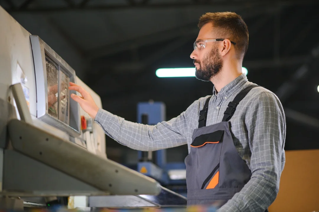 cnc-industrial-worker-eurocruitment